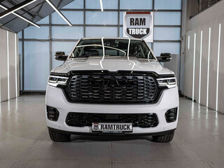 2026 Ram 1500 Crew Cab V Рестайлинг, белый, 11250837 рублей, вид 2