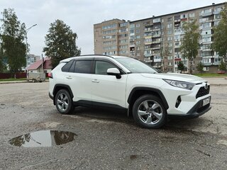 2019 Toyota RAV4 V (XA50), белый, 2820000 рублей, вид 3