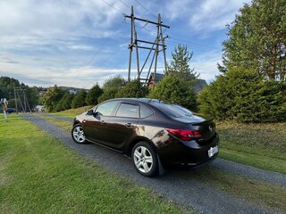 2013 Opel Astra J Рестайлинг, коричневый, 790000 рублей, вид 4
