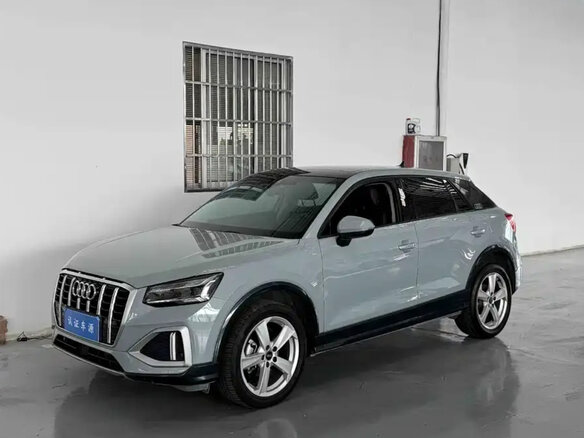 2022 Audi Q2 L 35 TFSI I Рестайлинг, серебристый, 2050000 рублей - вид 1