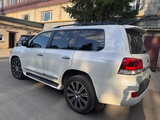 2017 Toyota Land Cruiser 200 Series Рестайлинг 2, белый, 5300000 рублей, вид 2