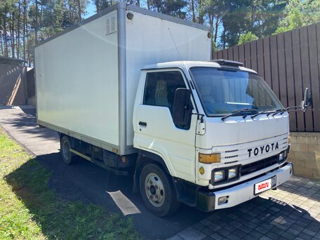 1993 Toyota Dyna, белый, 1100000 рублей, вид 3