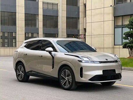 2025 Lynk & Co 08 39.8 kWh I, бежевый, 4100000 рублей, вид 3
