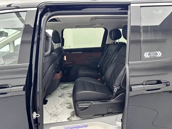 2026 GAC Trumpchi E8 I Рестайлинг, чёрный - вид 15