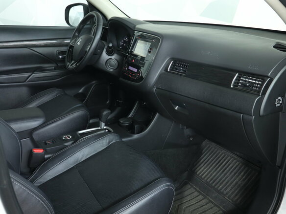 2016 Mitsubishi Outlander III Рестайлинг 2, белый, 1849000 рублей - вид 24