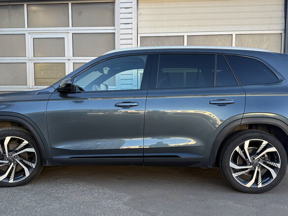 2023 Geely Monjaro (Xingyue L) I, серый, 3100000 рублей - вид 2