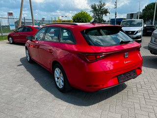 2023 SEAT Leon IV, пурпурный, 1479000 рублей, вид 4