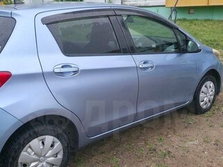 2011 Toyota Vitz III (XP130), голубой, 550000 рублей, вид 3