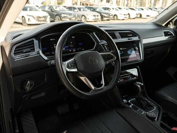 2021 Volkswagen Tiguan Allspace II Рестайлинг, чёрный - вид 4