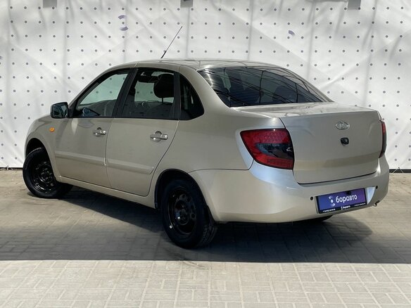2013 Lada (ВАЗ) Granta I, бежевый, 500000 рублей - вид 4