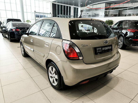 2011 Kia Rio II Рестайлинг, бежевый, 430000 рублей - вид 6