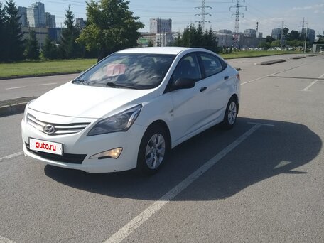 2015 Hyundai Solaris I Рестайлинг, белый, 700000 рублей, вид 2