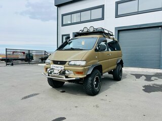 1996 Mitsubishi Delica IV, коричневый, 1299000 рублей, вид 2