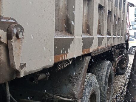 2022 Sinotruk Howo ZZ3327, красный, 2593500 рублей, вид 4