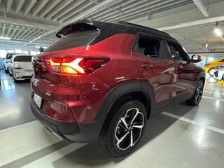 2022 Chevrolet TrailBlazer III, красный, 1610778 рублей, вид 5