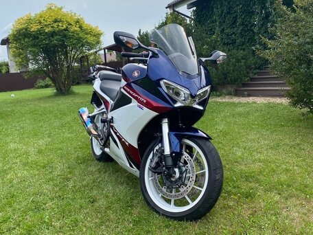 2019 Honda VFR 800, белый, 920000 рублей, вид 1