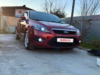 2010 Ford Focus II Рестайлинг, красный, 700000 рублей, вид 3