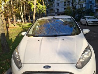2016 Ford Fiesta Mk6 Рестайлинг, белый, 670000 рублей, вид 1