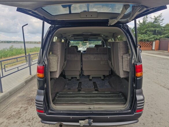 2002 Nissan Elgrand I (E50), серый, 300000 рублей - вид 9