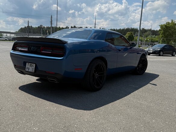 2022 Dodge Challenger III Рестайлинг 2, синий, 4500000 рублей - вид 5