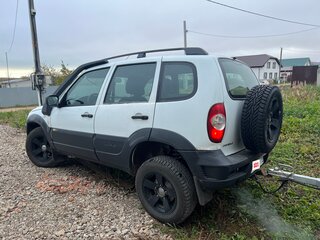 2016 Chevrolet Niva I Рестайлинг, белый, 420000 рублей, вид 4