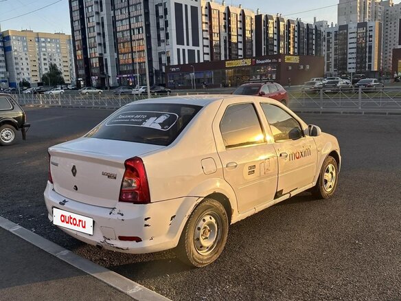 2013 Renault Logan I Рестайлинг, белый - вид 3
