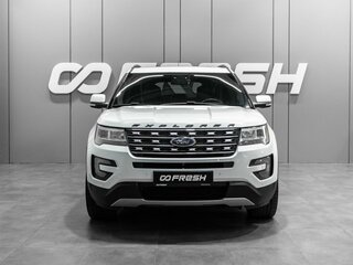 2015 Ford Explorer V Рестайлинг, белый, 2760000 рублей, вид 3