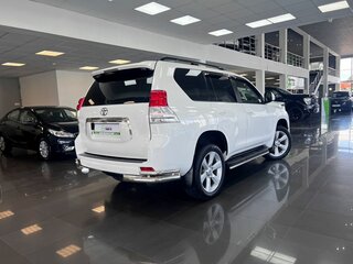 2013 Toyota Land Cruiser Prado 150 Series, белый, 3500000 рублей, вид 2