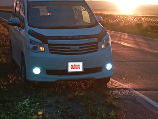 2013 Toyota Noah II (R70), белый, 1650000 рублей, вид 1