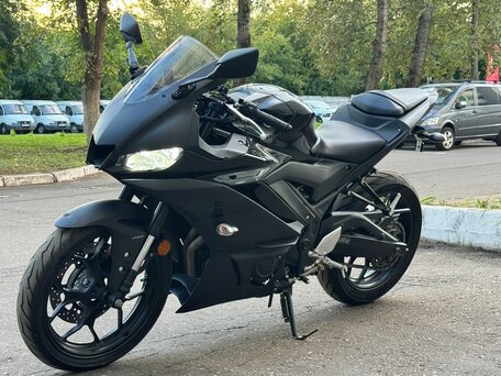 2020 Yamaha YZF-R3, чёрный, 529000 рублей, вид 3
