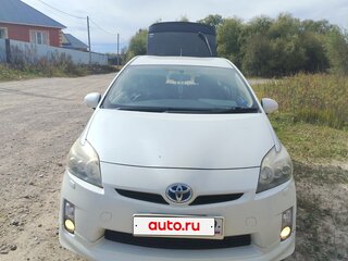 2011 Toyota Prius III Рестайлинг (XW30), белый, 994000 рублей, вид 1