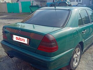 1998 Mercedes-Benz C-Класс 200 I (W202) Рестайлинг, зелёный, 350000 рублей, вид 3