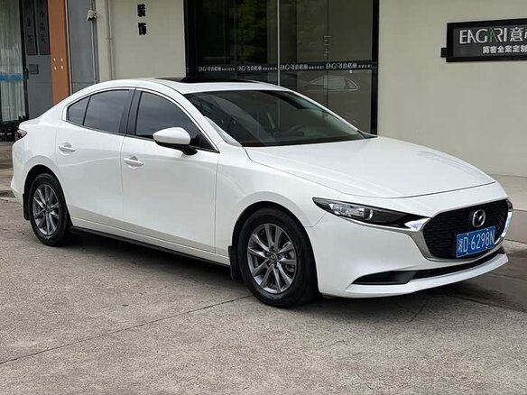 2023 Mazda 3 Axela IV (BP), белый, 1370000 рублей - вид 3