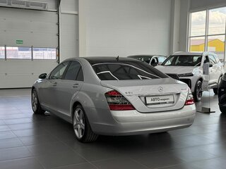2007 Mercedes-Benz S-Класс 500 V (W221), серебристый, 1100000 рублей, вид 2