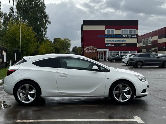 2013 Opel Astra GTC J Рестайлинг, белый, 1200000 рублей - вид 6
