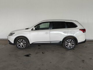 2017 Mitsubishi Outlander III Рестайлинг 2, белый, 1950000 рублей, вид 4