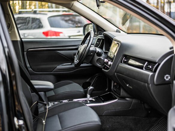 2021 Mitsubishi Outlander III Рестайлинг 3, чёрный, 1815000 рублей - вид 13