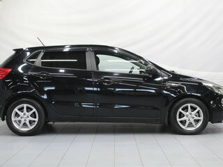 2015 Kia Rio III Рестайлинг, чёрный, 979000 рублей, вид 3
