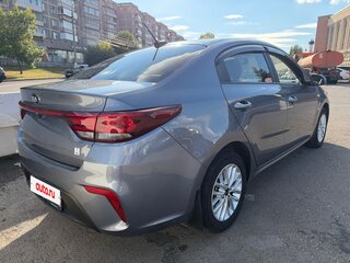 2020 Kia Rio IV Рестайлинг, серый, 1620000 рублей, вид 2