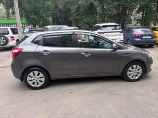 2014 Kia Rio 6-speed III, серый, 835000 рублей, вид 4