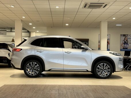 2026 Geely EX5 Гибрид EM-R, серебристый, 3829990 рублей, вид 4