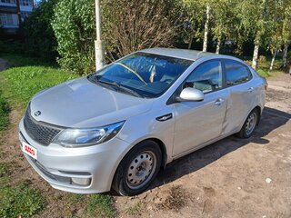 2015 Kia Rio III Рестайлинг, серебристый, 950000 рублей, вид 2