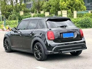 2022 Mini Hatch Cooper III (F55/F56) Рестайлинг 2, чёрный, 1870000 рублей, вид 4