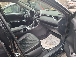 2021 Toyota RAV4 V (XA50), чёрный, 3500000 рублей, вид 3