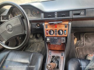 1990 Mercedes-Benz W124 260, чёрный, 840000 рублей, вид 5