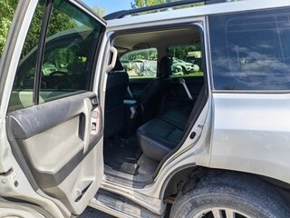 2012 Toyota Land Cruiser Prado 150 Series, серебристый, 2430000 рублей, вид 3