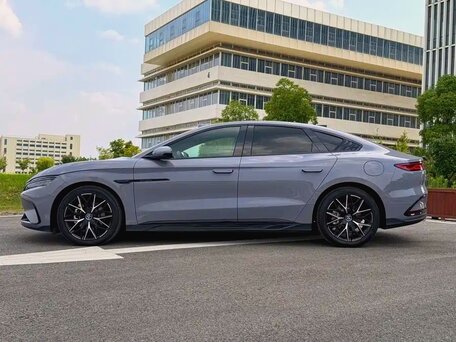 2025 BYD Han DM-i I Рестайлинг 2, серый, 3900000 рублей, вид 4
