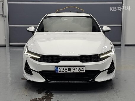 2023 Kia K5 III, белый, 2200000 рублей, вид 2