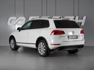 2012 Volkswagen Touareg II, белый, 2090000 рублей, вид 2