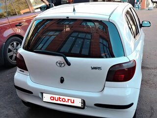 2000 Toyota Yaris I, белый, 325000 рублей, вид 2